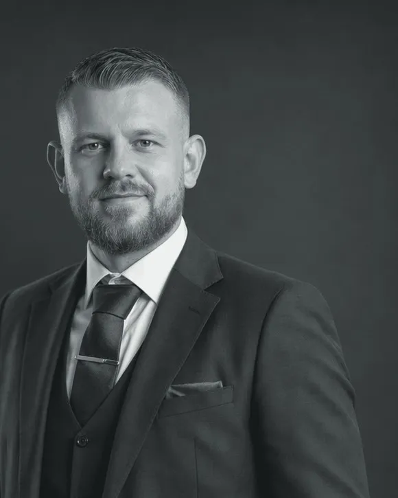 Porträt von Tim Gashi, Gründer und Geschäftsführer der TYTOS GmbH